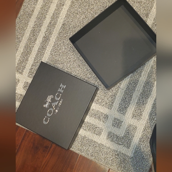 COACH Box. - Picture 3 of 4
